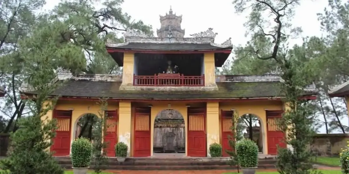 Chua Thien Mu Hoàng hôn tuyệt đẹp buông xuống chùa Thiên Mụ