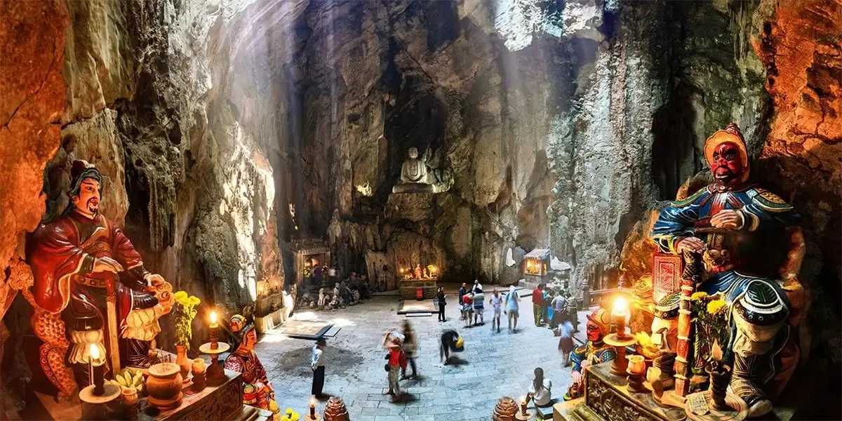 Nui Ngu Hanh Son Chùa Tam Thai cổ kính