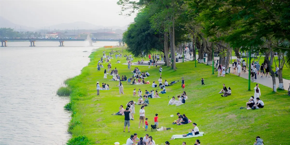 Song Huong Hoàng hôn Sông Hương bên Cầu Tràng Tiền